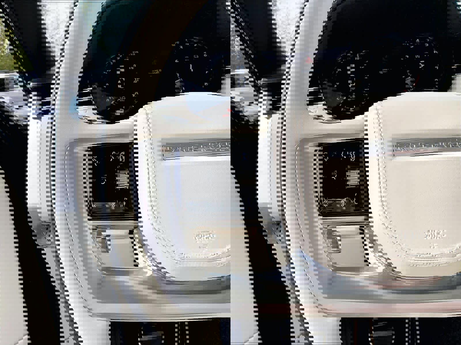 Used 2024 Land Rover Range Rover SE image 20