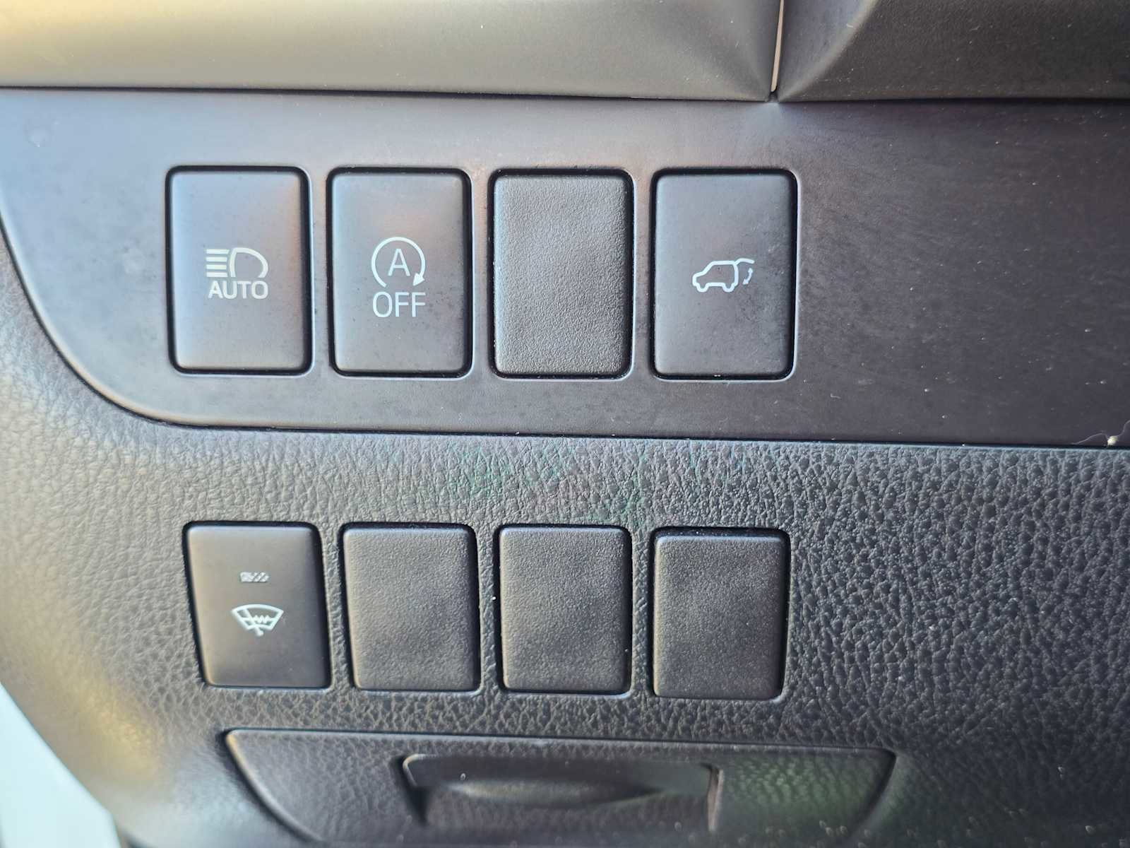 Used 2018 Toyota Highlander XLE image 27