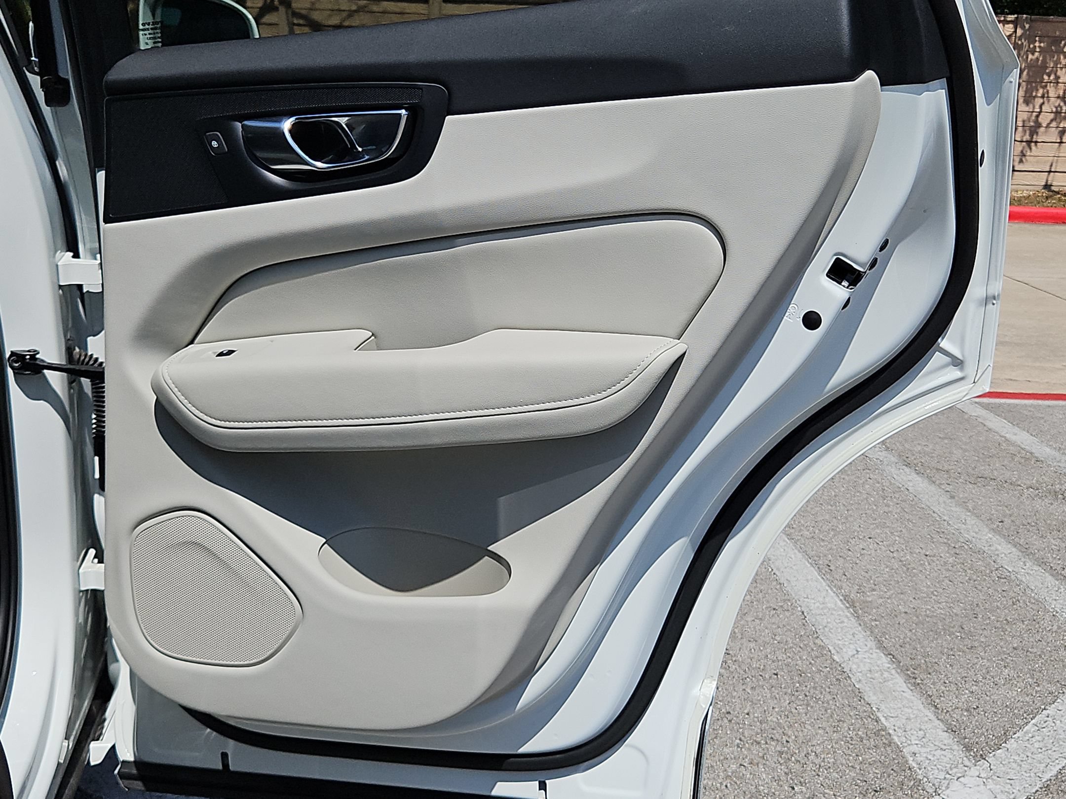 Used 2022 Volvo XC60 B5 Inscription w/ Advanced Package FWD image 26