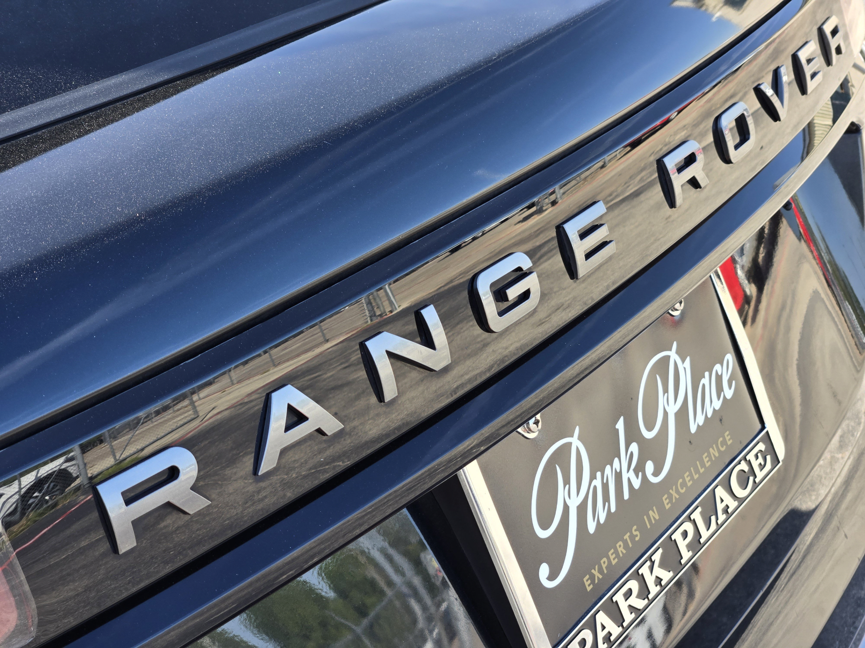 Used 2018 Land Rover Range Rover Velar R-Dynamic SE AWD/4WD image 38