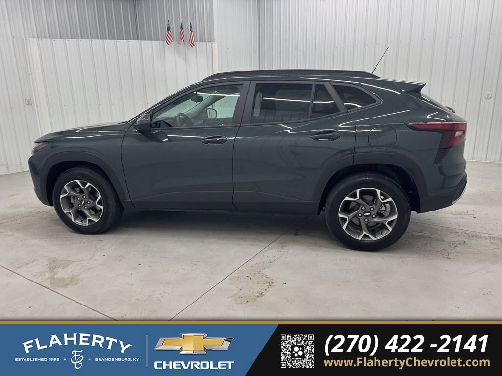 Used 2025 Chevrolet Trax LT w/ Driver Confidence Package image 5