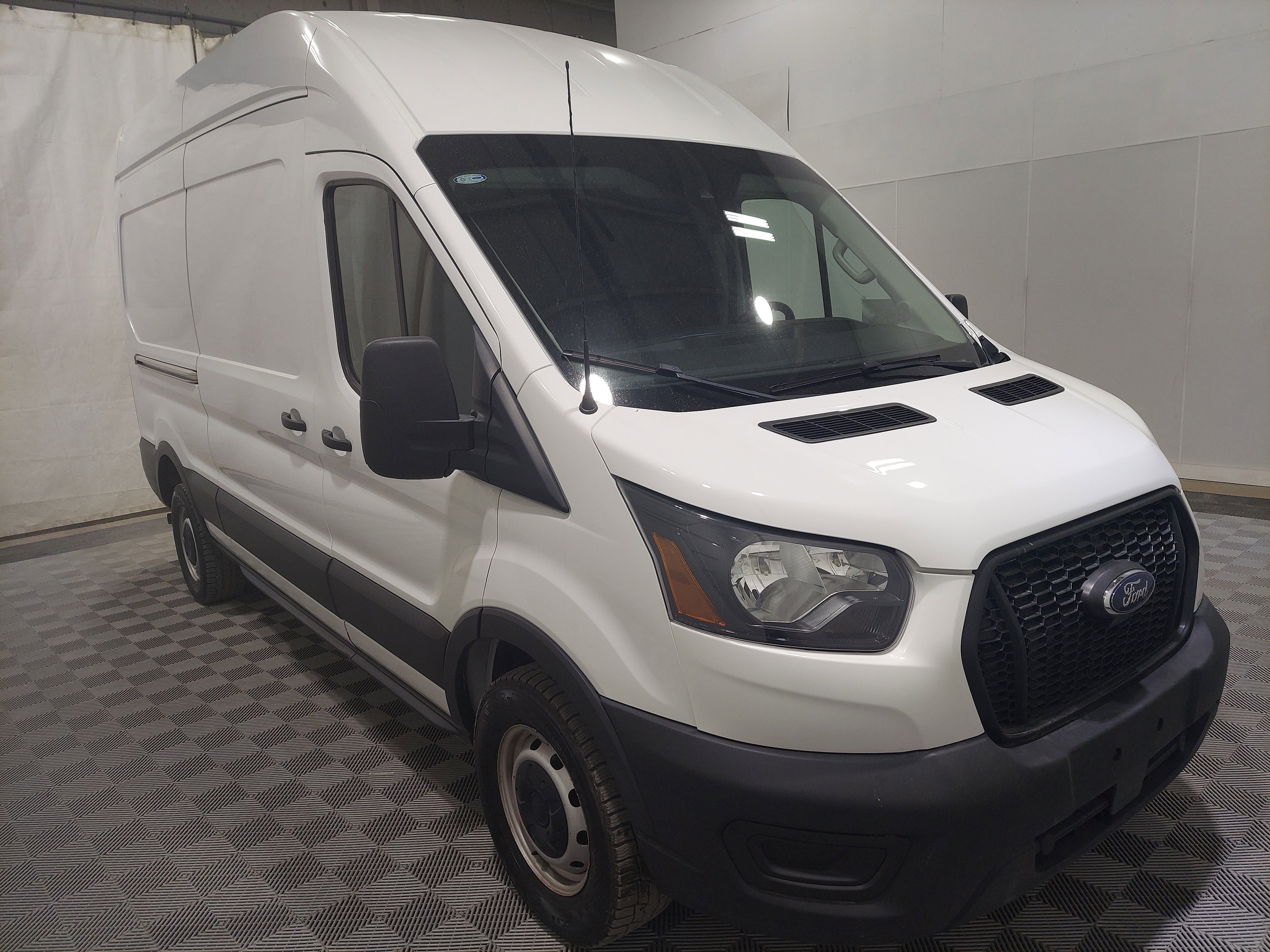 Used 2023 Ford Transit 250 148 High Roof w/ Load Area Protection Package RWD image 4