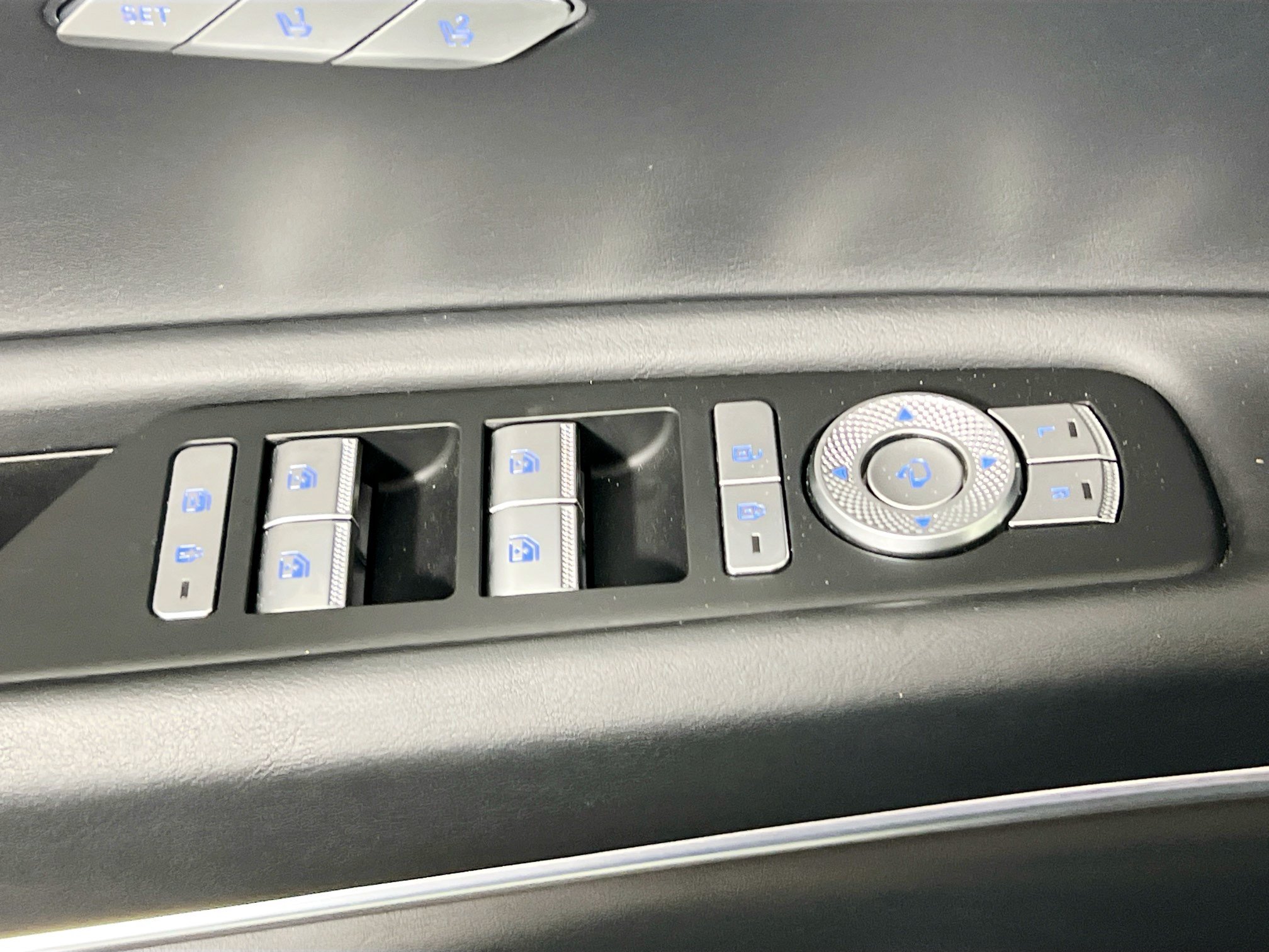 Used 2024 Genesis GV80 2.5T AWD/4WD image 16