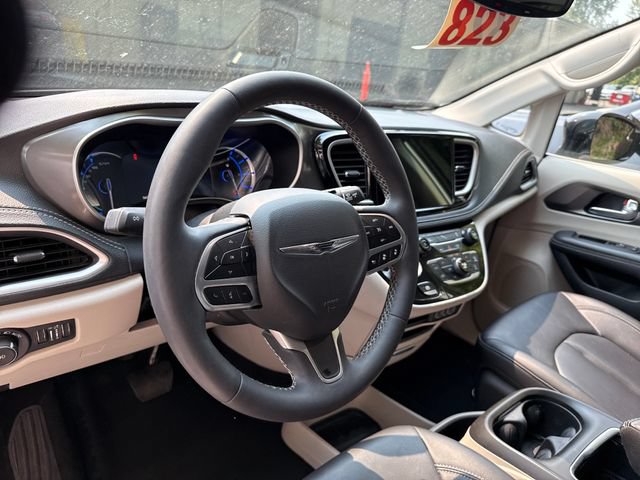 Used 2024 Chrysler Pacifica Limited FWD image 18