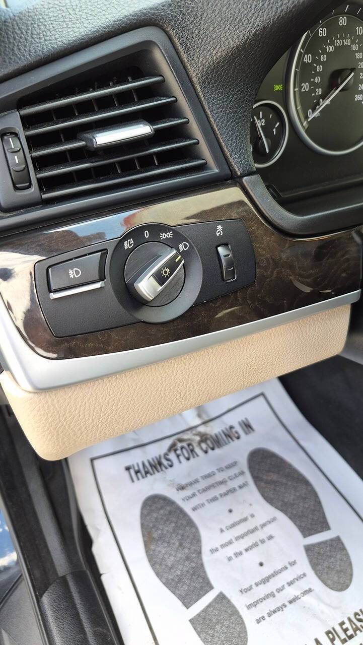 Used 2012 BMW 528i xDrive Sedan AWD/4WD image 38
