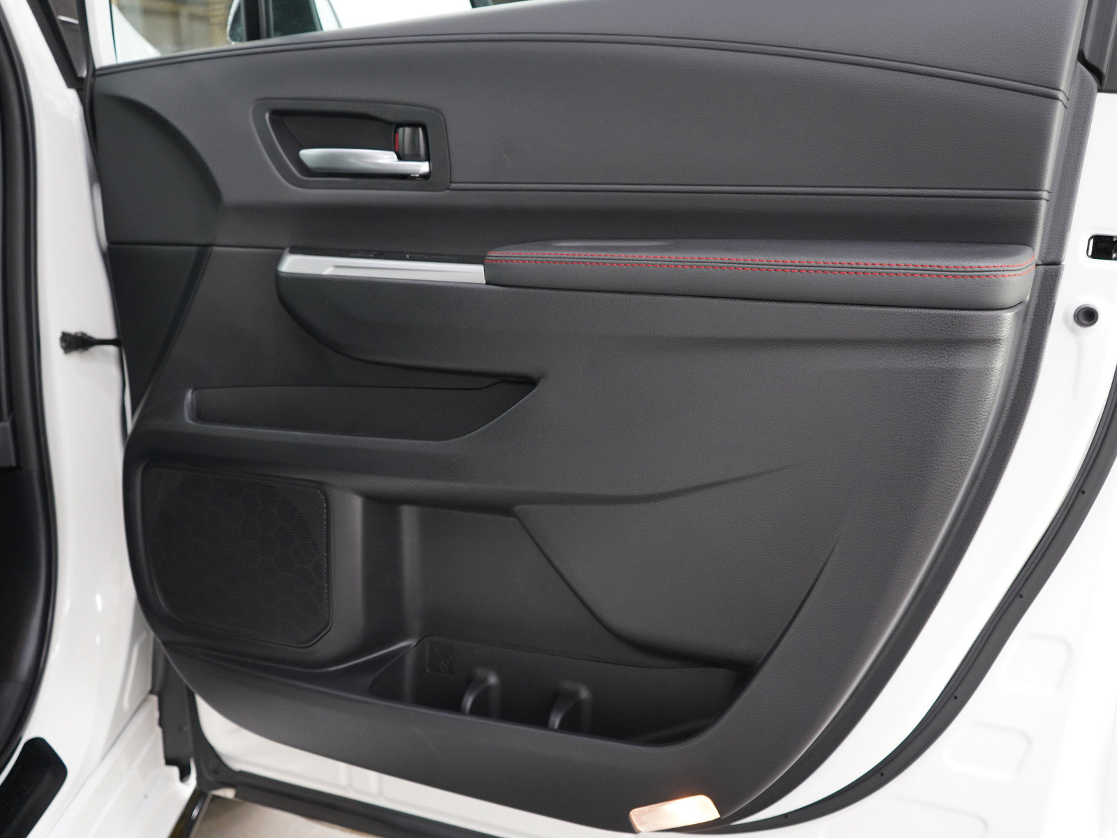 Used 2025 Toyota Sienna XSE AWD/4WD image 9