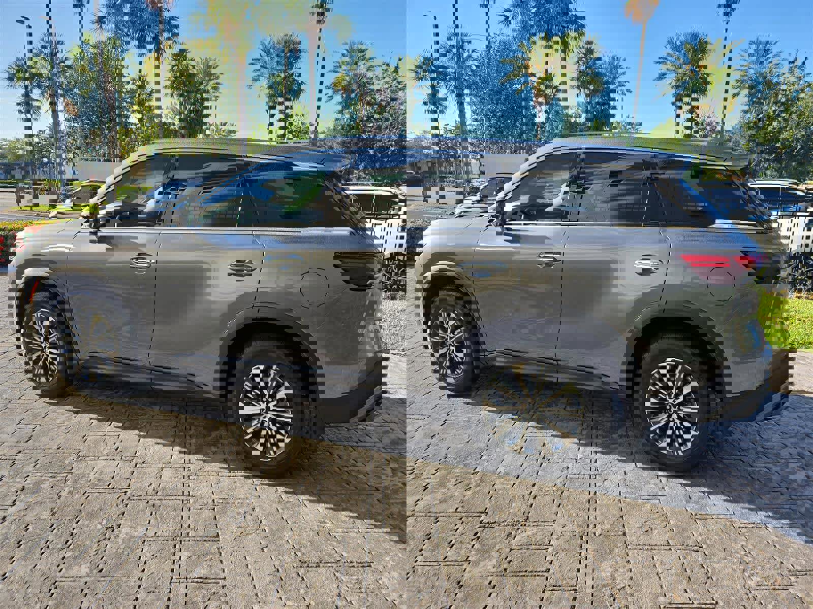 Certified 2024 INFINITI QX60 Pure w/ Cargo Package image 5