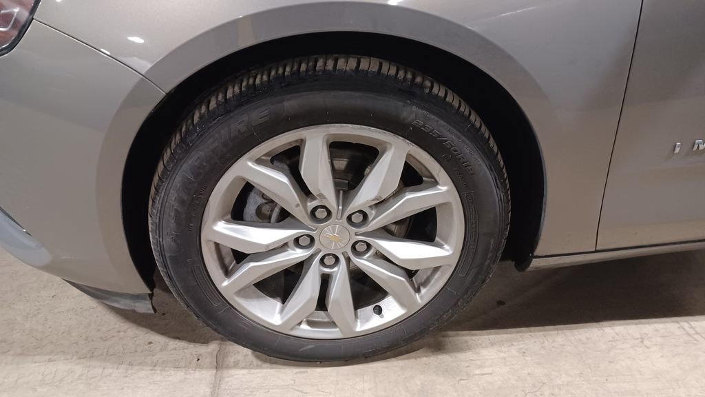 Used 2018 Chevrolet Impala LT image 3