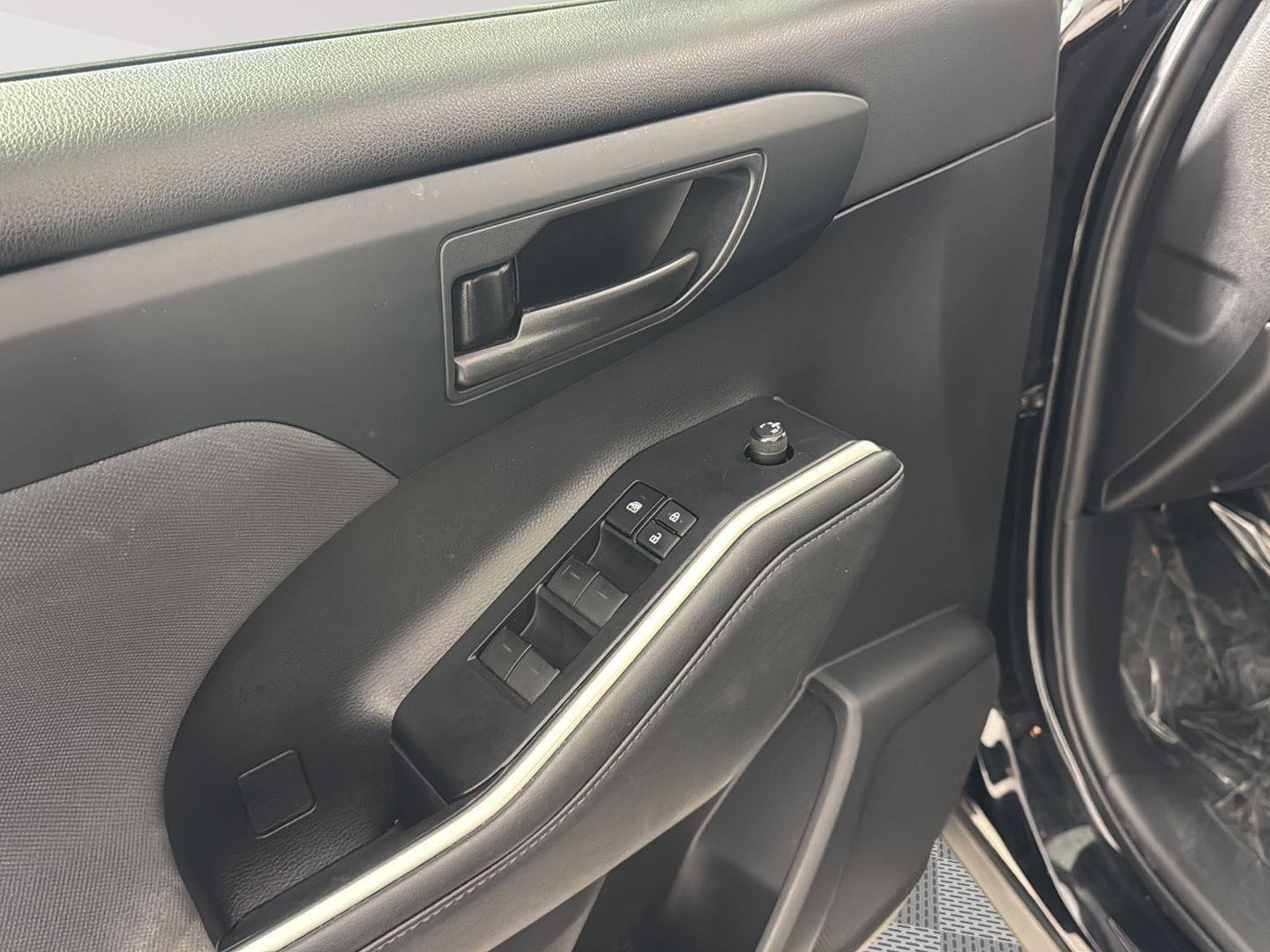 Used 2021 Toyota Highlander L image 12