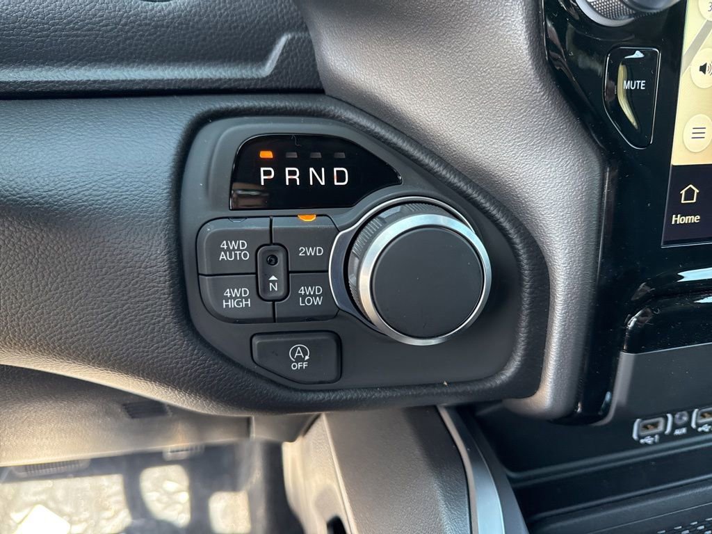 New 2026 RAM 1500 4x4 Crew Cab image 15