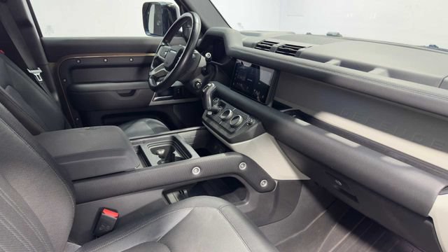 Used 2021 Land Rover Defender 110 X-Dynamic SE AWD/4WD image 14