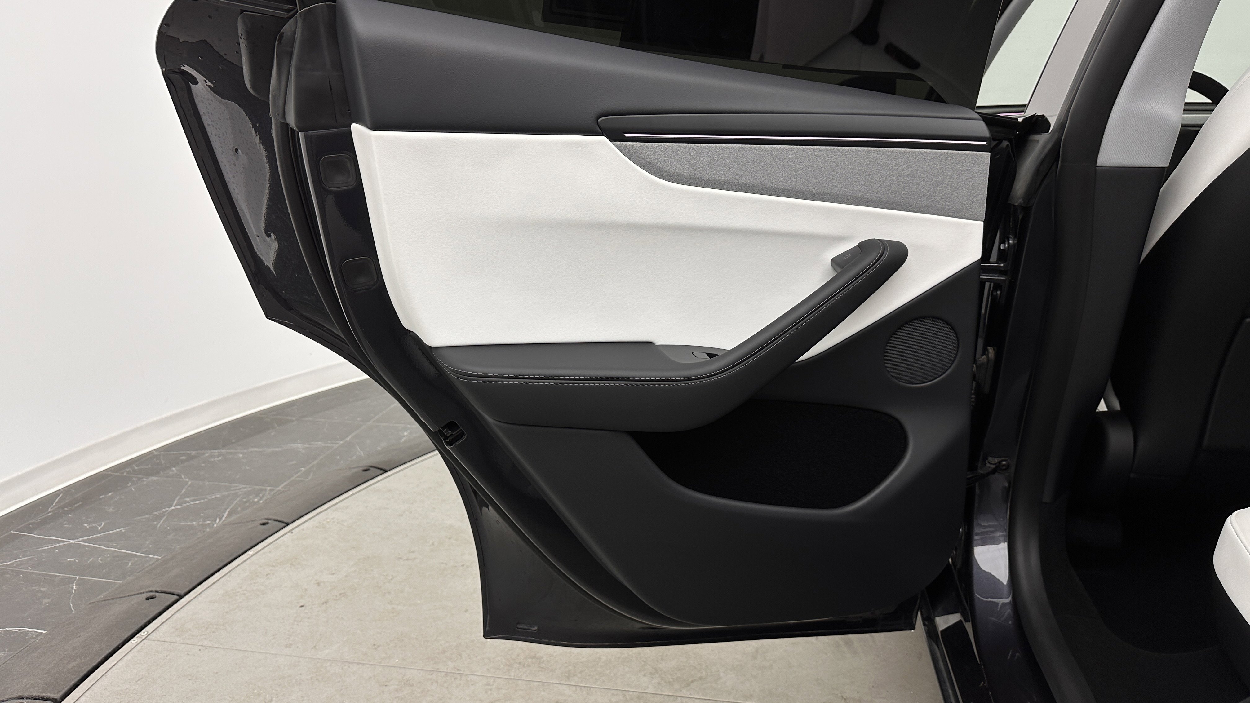 Used 2026 Tesla Model Y Long Range image 25