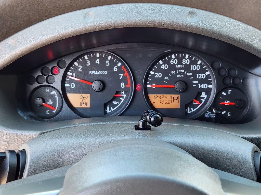 Used 2006 Nissan Frontier SE w/ (P01) Power Pkg AWD/4WD image 12