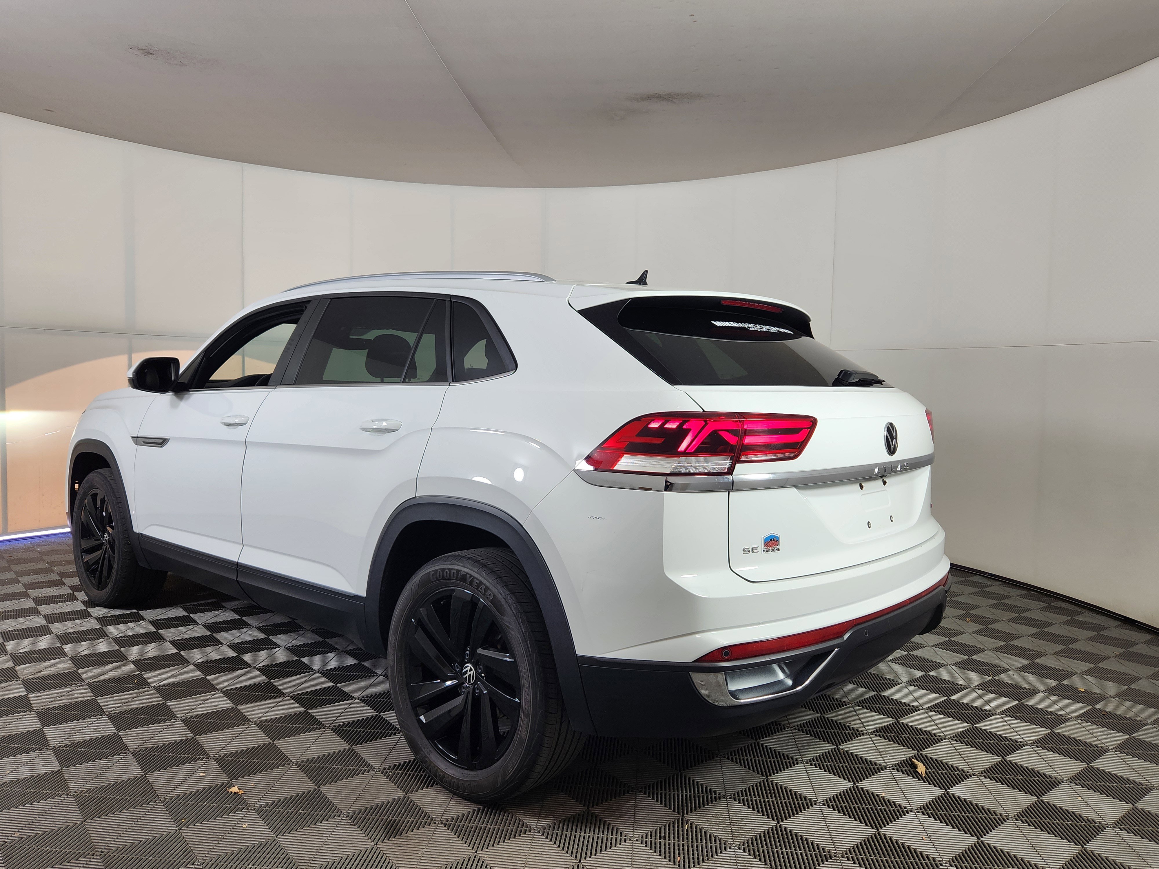 Used 2021 Volkswagen Atlas Cross Sport SE image 5