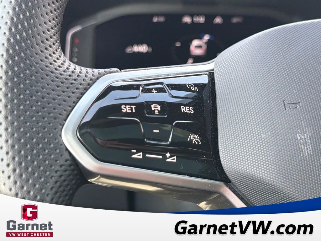 Certified 2023 Volkswagen Tiguan SEL R-Line image 34