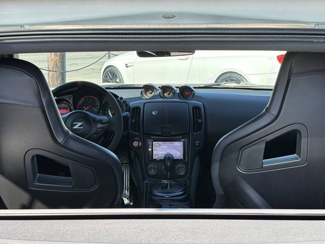 Used 2017 Nissan 370Z NISMO RWD image 8