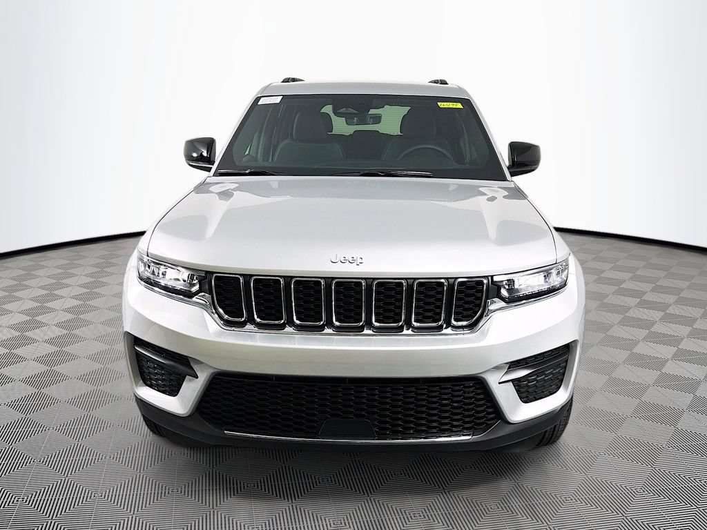 New 2026 Jeep Grand Cherokee Laredo AWD/4WD image 2