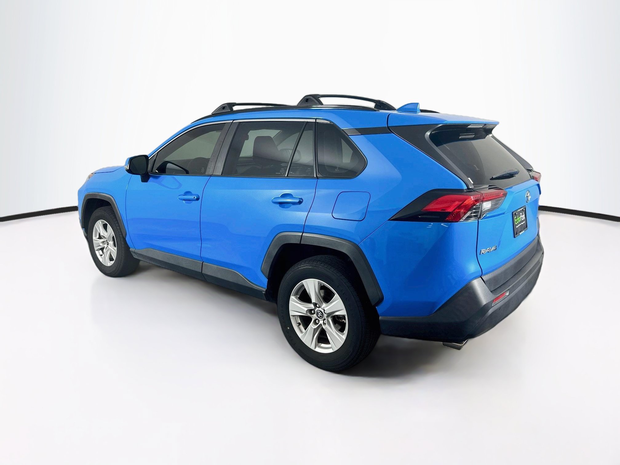 Used 2020 Toyota RAV4 XLE w/ Convenience Package FWD image 5