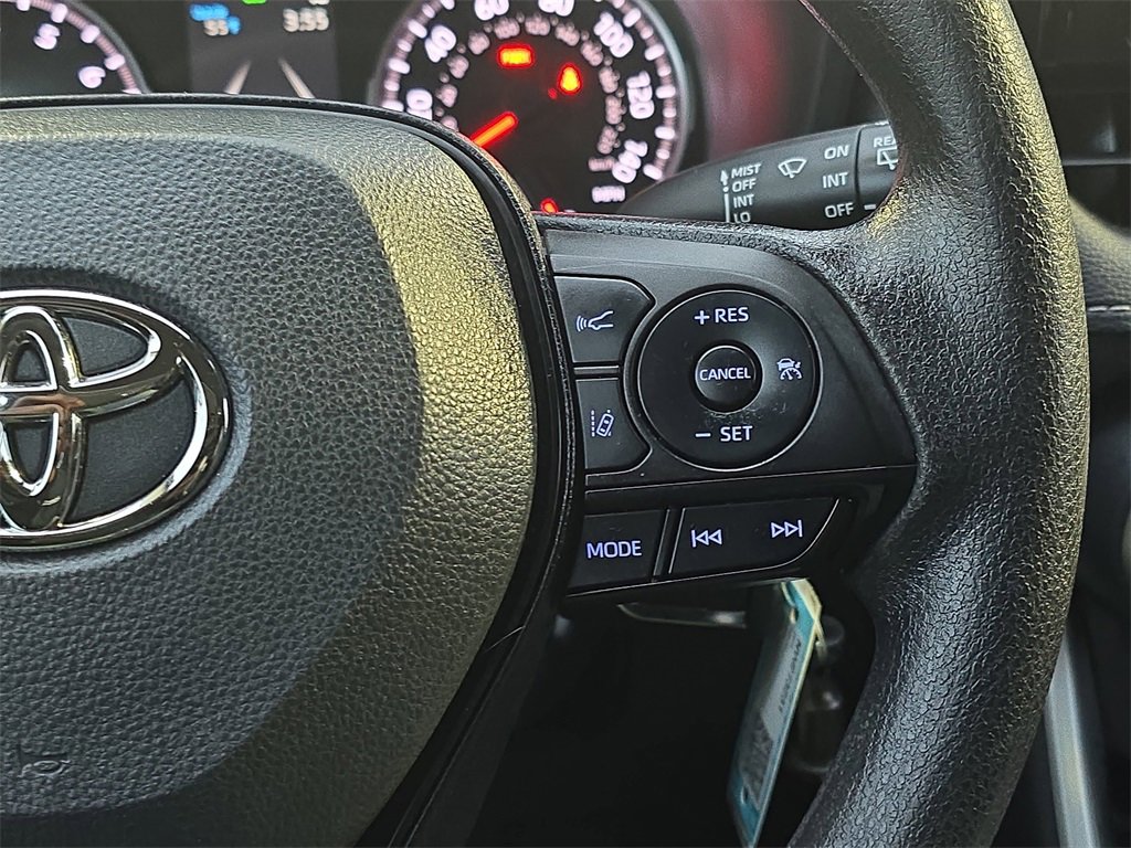 Used 2022 Toyota RAV4 LE image 21