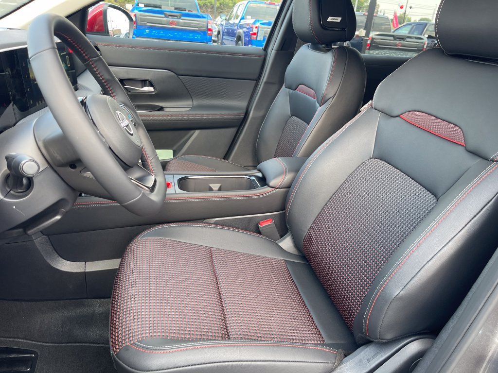 New 2027 Nissan Kicks SR w/ SR Premium Package AWD/4WD image 13