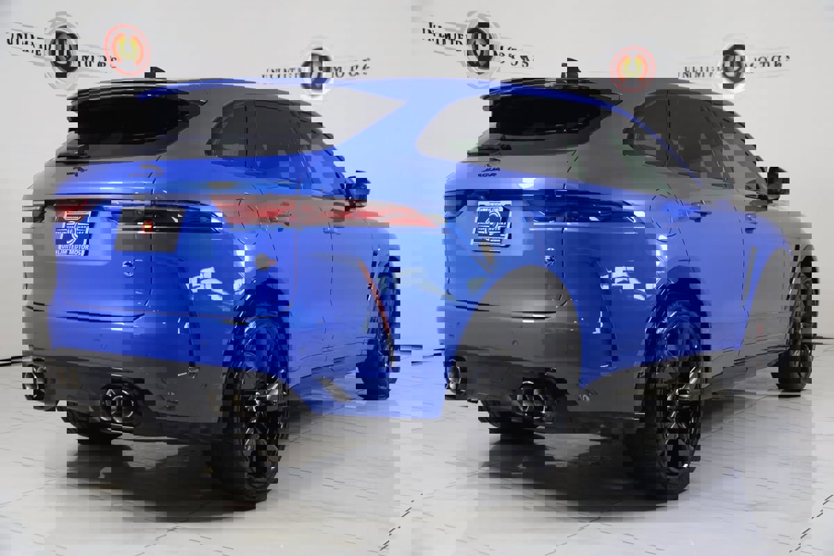 Used 2024 Jaguar F-PACE SVR image 3