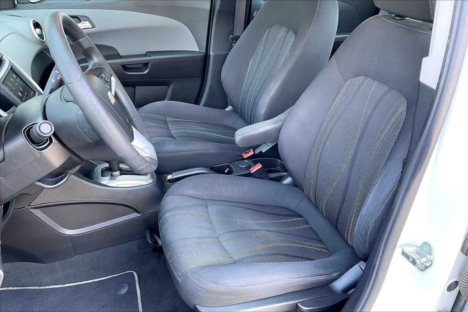 Used 2018 Chevrolet Sonic LT FWD image 19