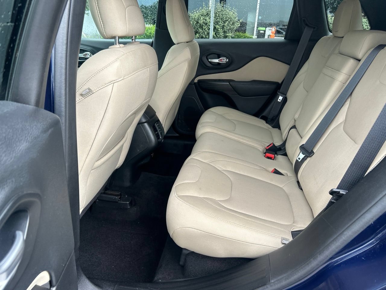 Used 2015 Jeep Cherokee Latitude w/ Comfort/Convenience Group AWD/4WD image 12