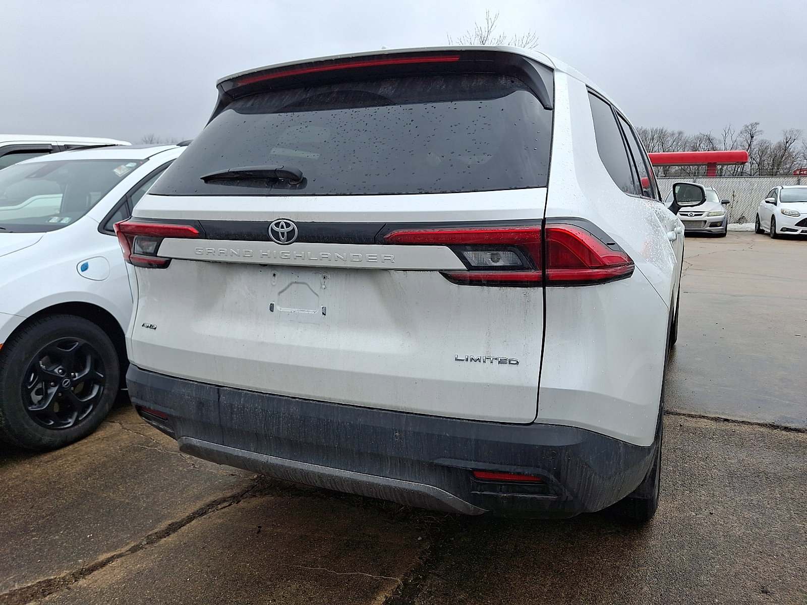 Used 2024 Toyota Grand Highlander Limited image 9