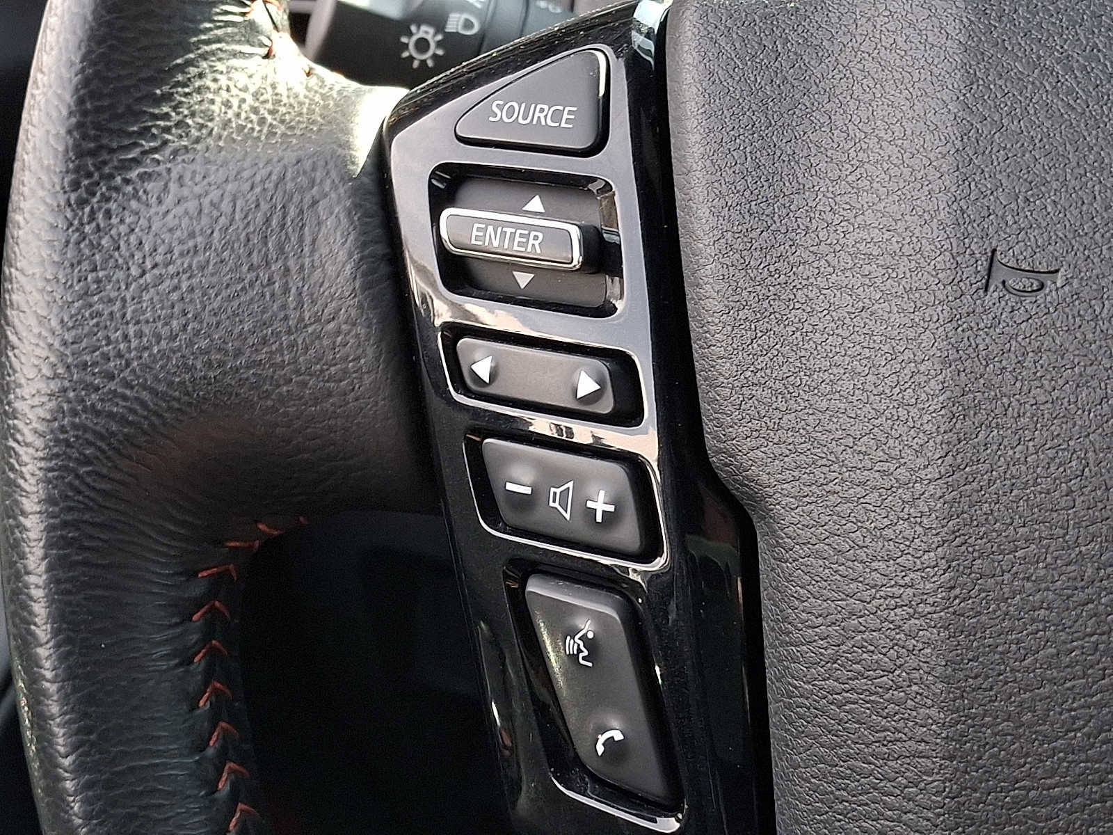 Used 2024 Nissan Frontier PRO-4X w/ Off-Road Protection Package image 18