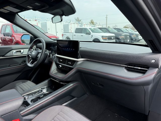 Used 2025 Ford Explorer ST-Line w/ ST-Line Street Pack AWD/4WD image 25