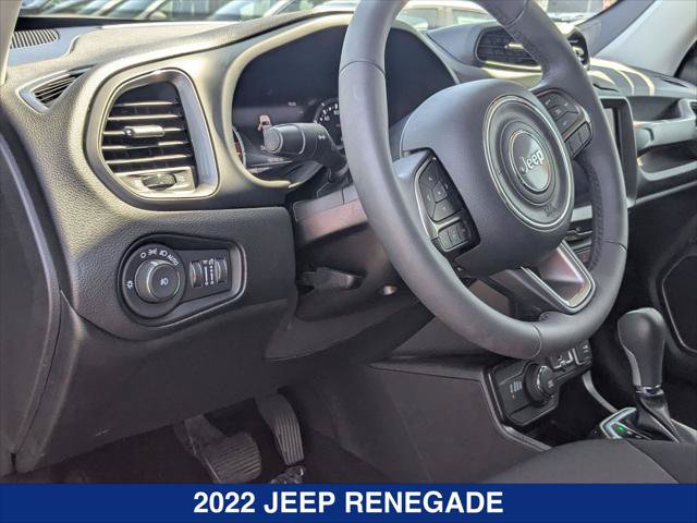 Used 2022 Jeep Renegade Latitude AWD/4WD image 12