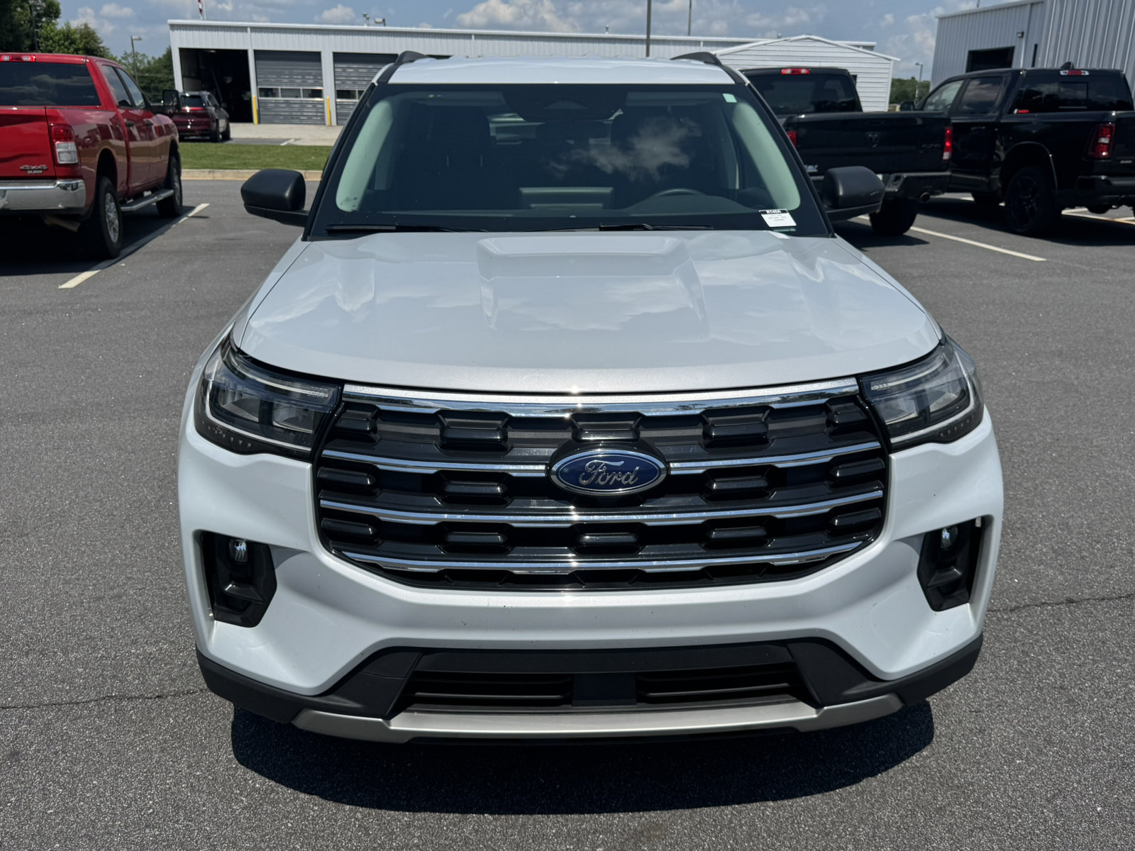 Used 2025 Ford Explorer Active w/ Active Comfort Package RWD image 2
