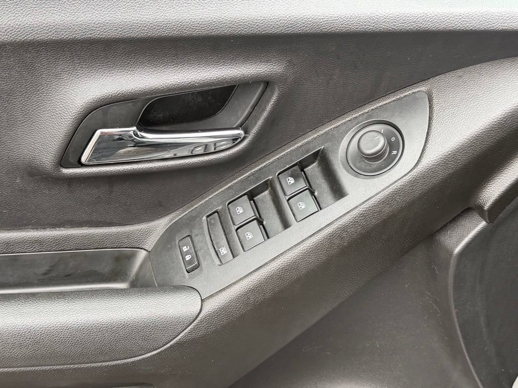 Used 2019 Chevrolet Trax LS w/ Air And Auto Package FWD image 23