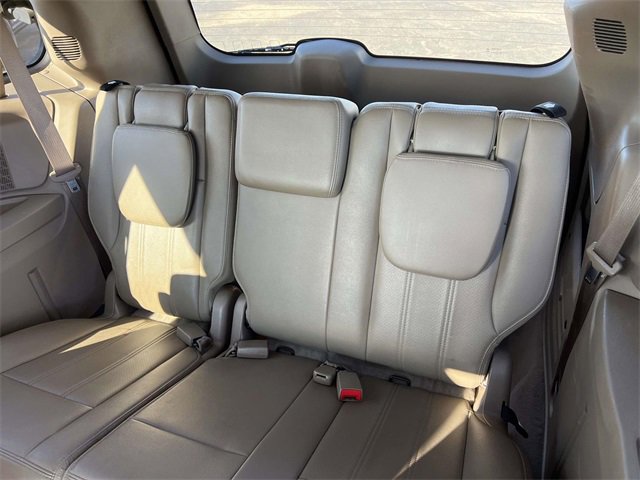 Used 2013 Chrysler Town & Country Touring-L w/ Driver Convenience Group image 25