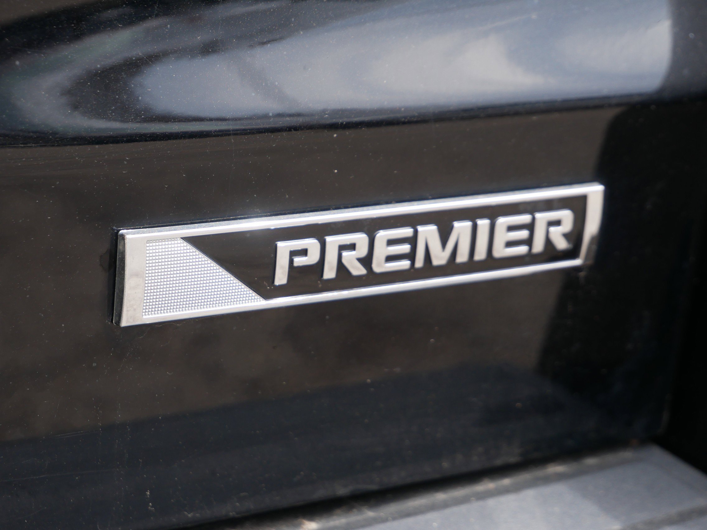 Used 2017 Chevrolet Suburban Premier AWD/4WD image 5