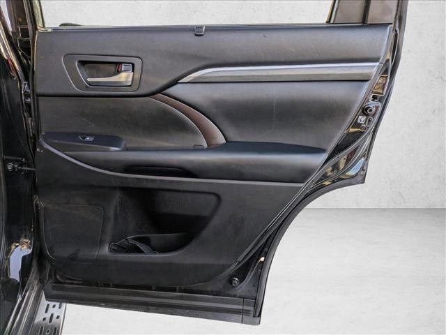 Used 2019 Toyota Highlander Limited image 29