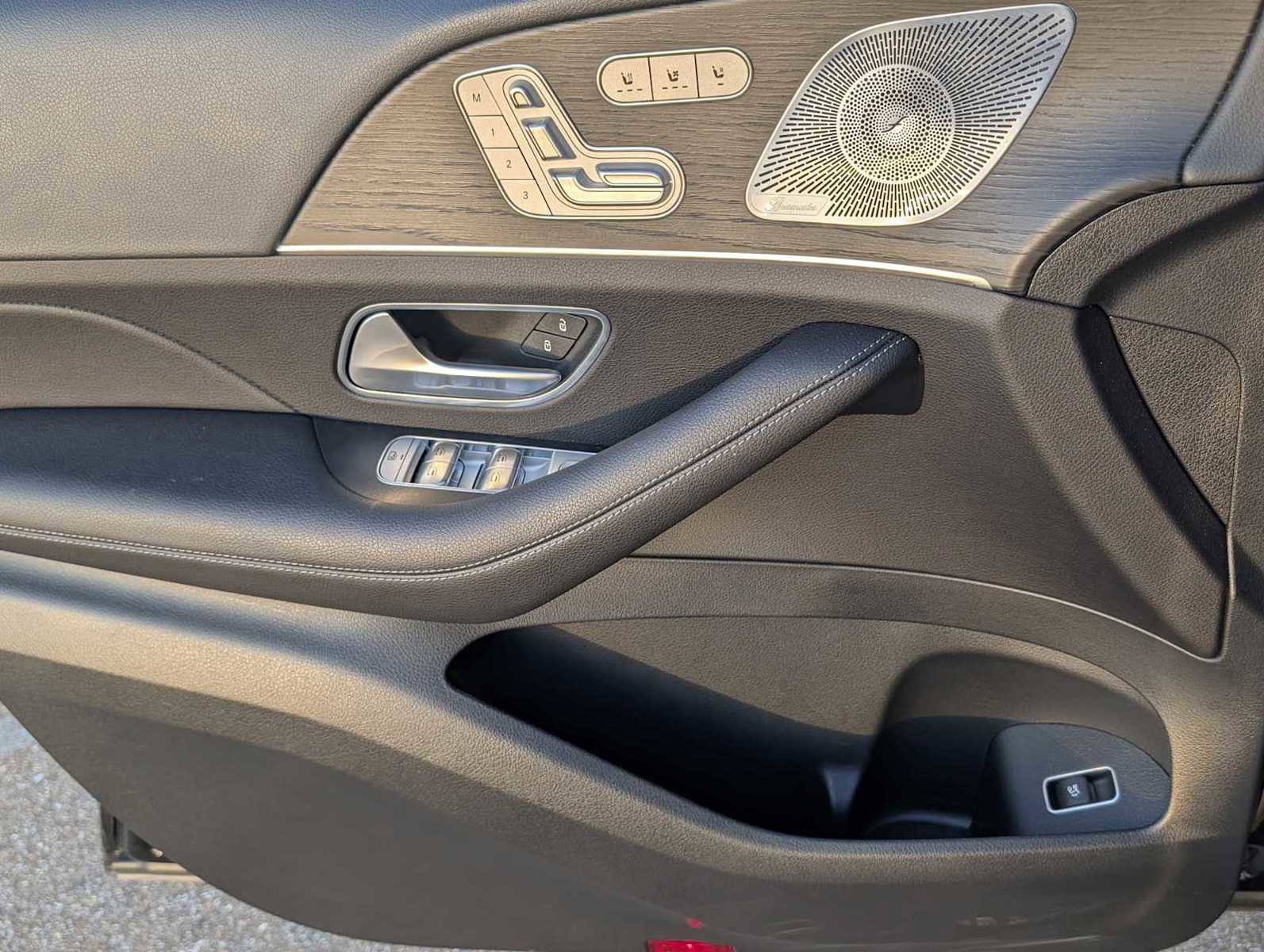 Used 2025 Mercedes-Benz GLS 450 4MATIC image 23