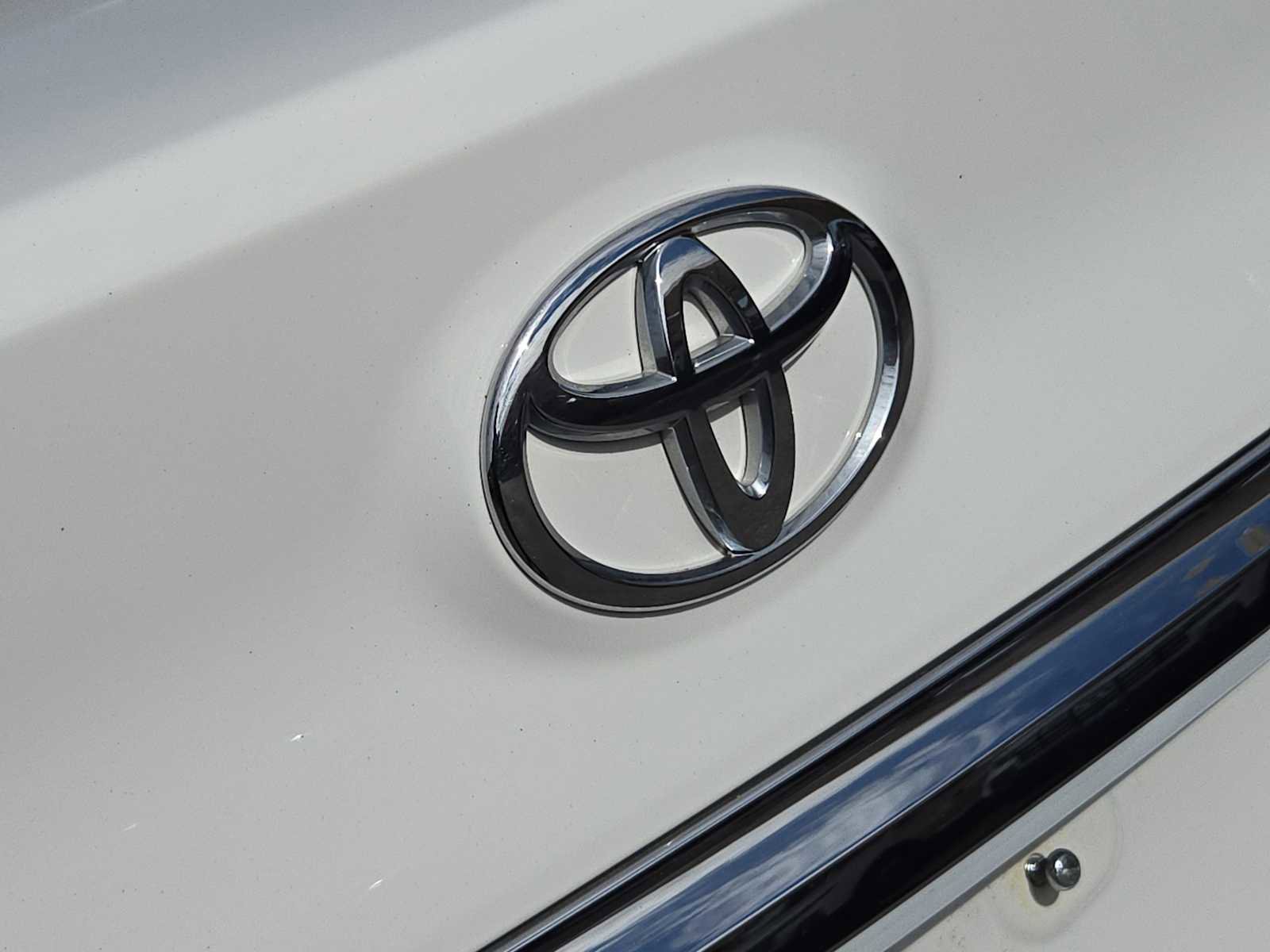 Used 2016 Toyota Camry LE image 11