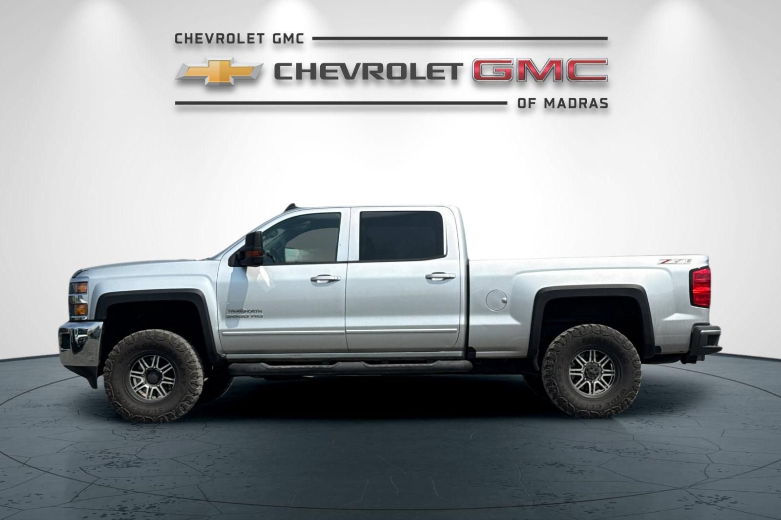 Used 2017 Chevrolet Silverado 3500 LT AWD/4WD image 6
