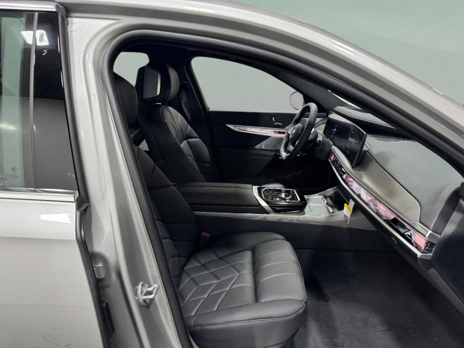 New 2026 BMW i7 xDrive60 w/ Executive Package image 17