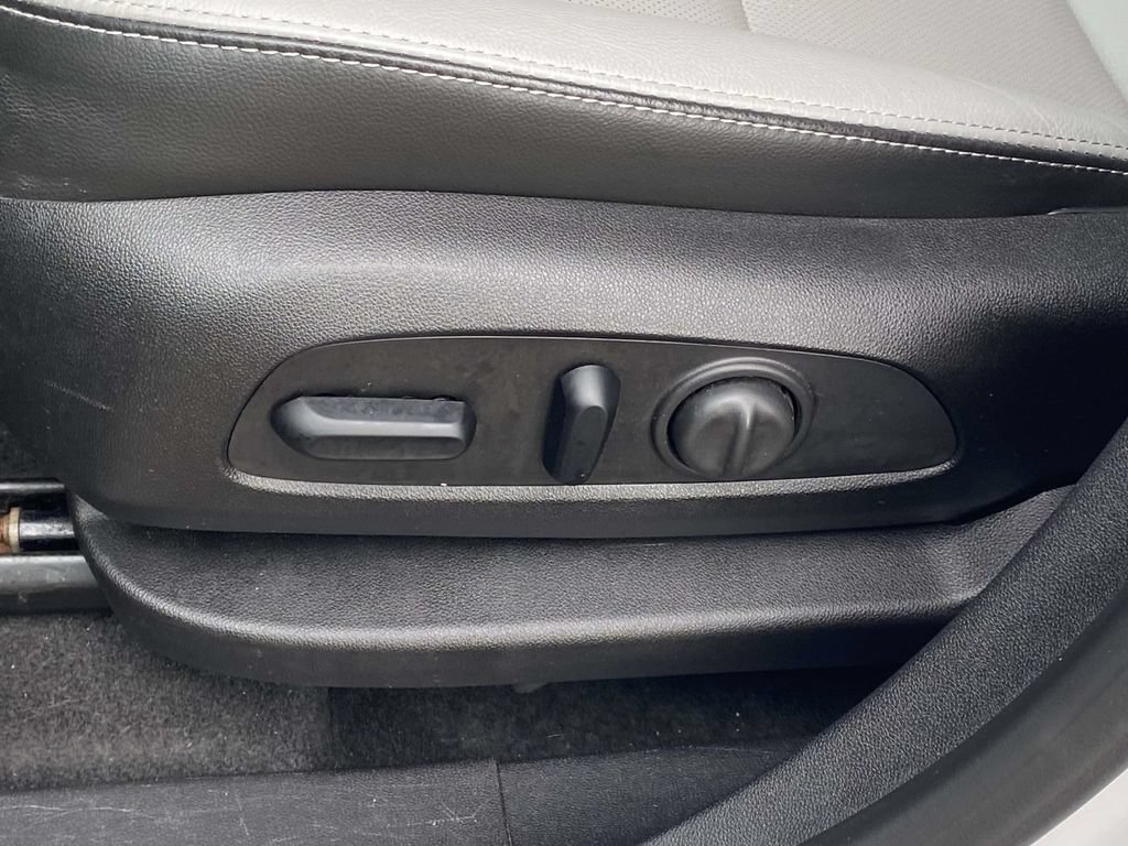Used 2018 Chevrolet Equinox Premier FWD image 15