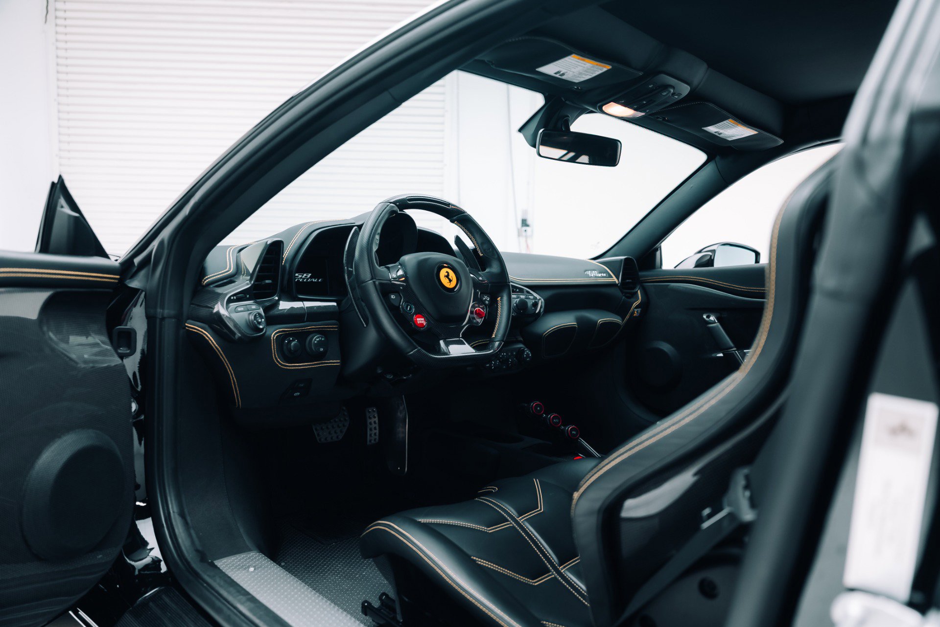 Used 2015 Ferrari 458 Speciale Coupe RWD image 2
