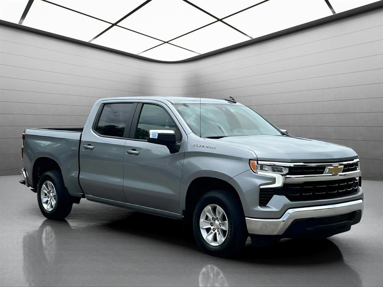 Used 2025 Chevrolet Silverado 1500 LT RWD image 3