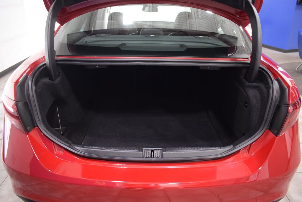 Used 2019 Alfa Romeo Giulia AWD w/ Cold Weather Package image 15