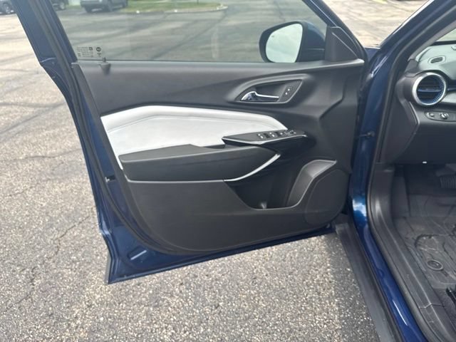 Used 2024 Chevrolet Trax LT w/ Driver Confidence Package FWD image 11