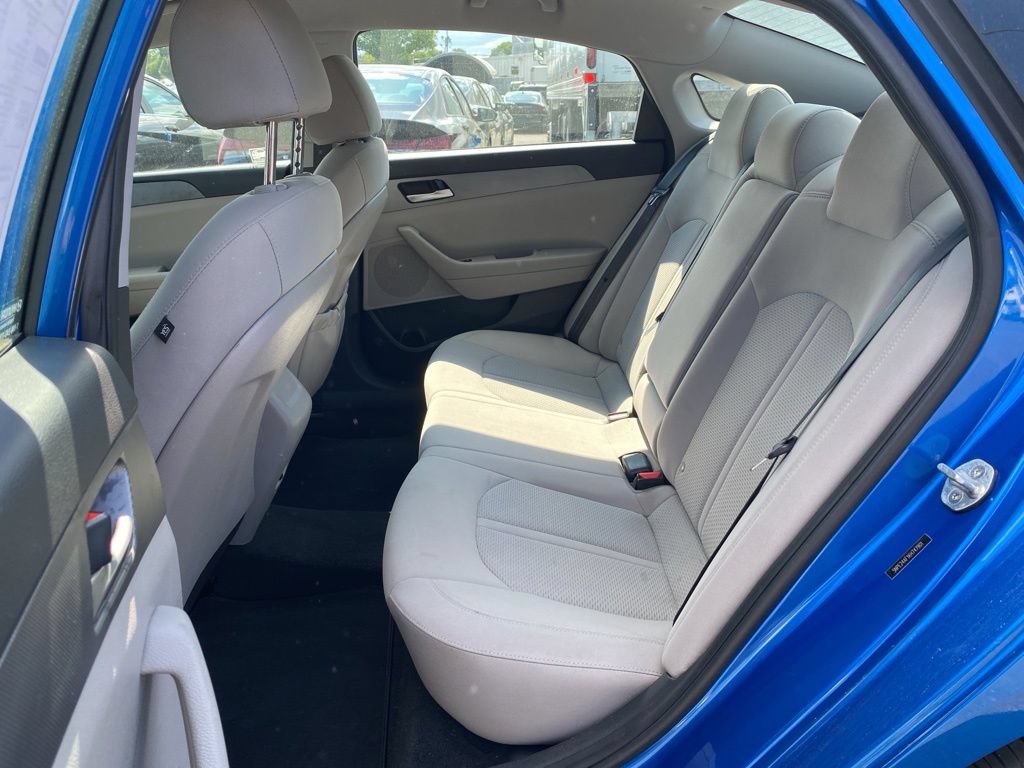 Used 2019 Hyundai Sonata SE FWD image 2