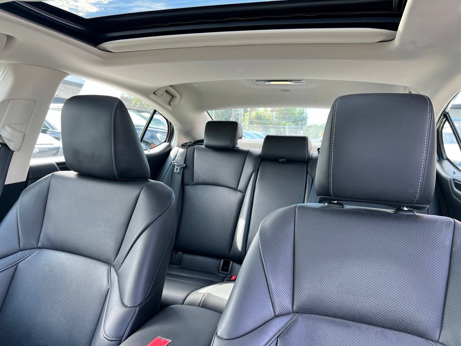 Used 2020 Lexus ES 300h w/ Premium Package FWD image 33