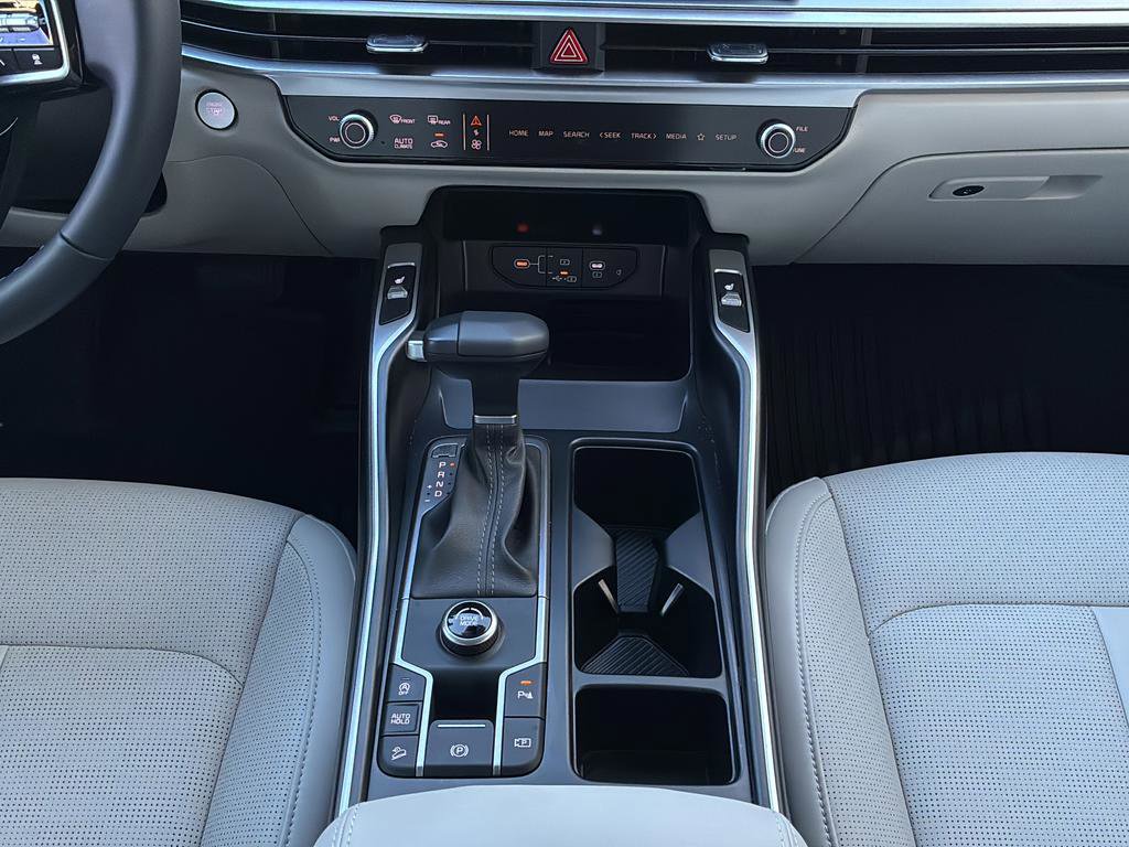 Certified 2025 Kia Sorento S w/ Panoramic Sunroof Package image 23