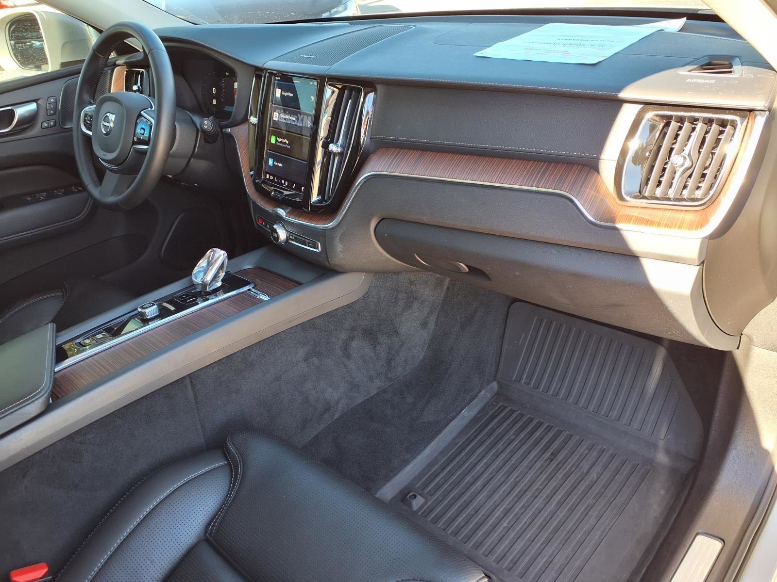 Certified 2023 Volvo XC60 B5 Ultimate w/ Protection Package Premier image 10