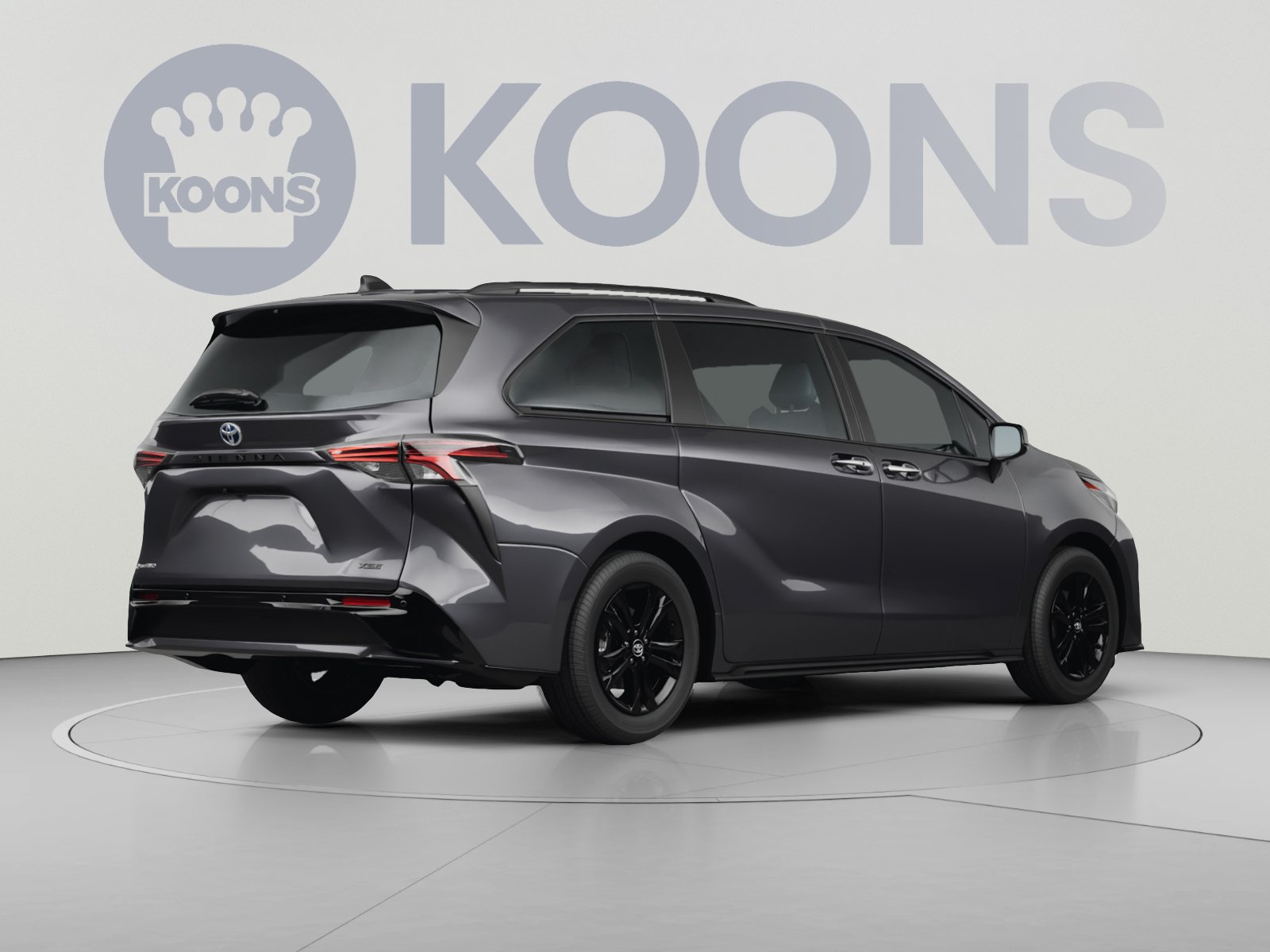 Used 2025 Toyota Sienna XLE FWD image 4